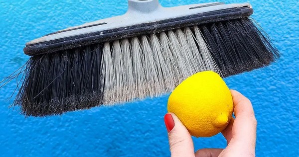 Pourquoi les ménagères expérimentées mettent du citron sur le balai L’astuce simple qui facilite la vie