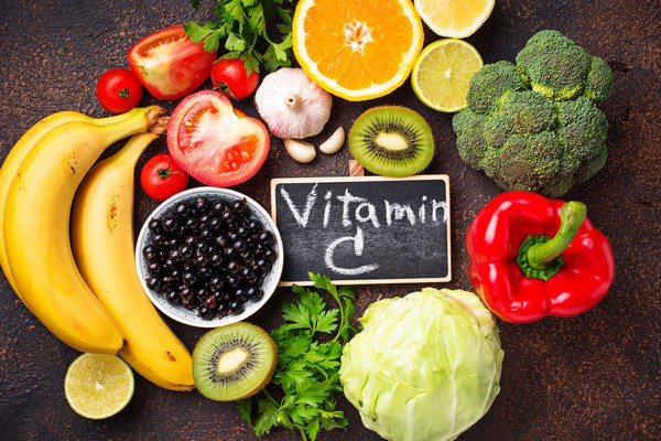 9 signes que vous êtes en carence de vitamine C (et comment y remédier)